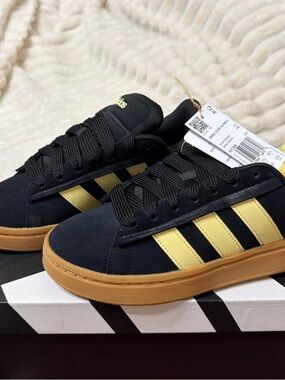 Women’s Adidas Grand Court Alpha 00s Black and Yellow Sneakers w/ Gum Sole Sz 7